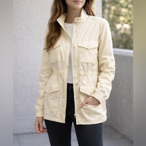 Nike Women’s Lightweight Rain Jacket Cream Beige Size Small Utility Windbreaker